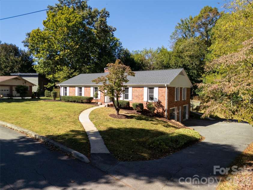 6 Crestwood Lane, Candler, NC 28715.  MLS# CAR4431839, YatesRealty ID 54993. 
