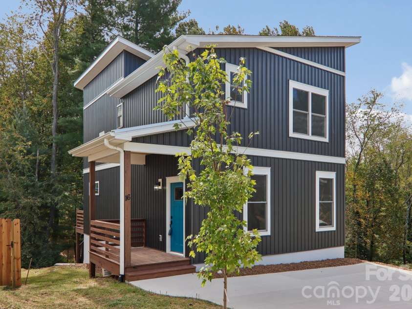 16 Escondido Drive, Asheville, NC 28806.  MLS# CAR4427827, YatesRealty ID 54997. 