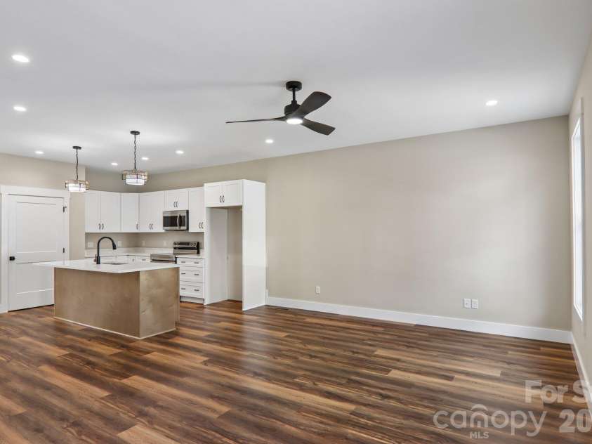 16 Escondido Drive, Asheville, NC 28806.  MLS# CAR4427827, YatesRealty ID 54997. 