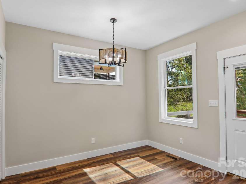 16 Escondido Drive, Asheville, NC 28806.  MLS# CAR4427827, YatesRealty ID 54997. 