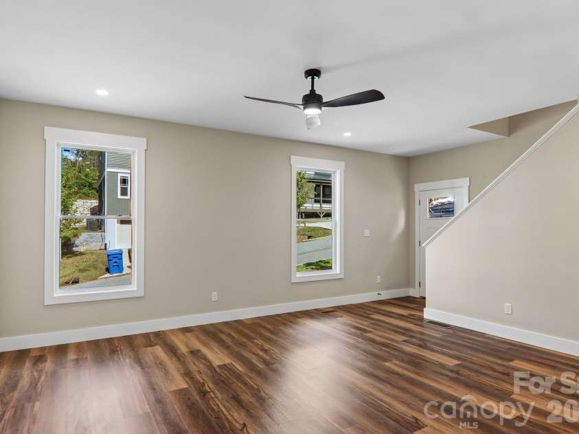 16 Escondido Drive, Asheville, NC 28806.  MLS# CAR4427827, YatesRealty ID 54997. 