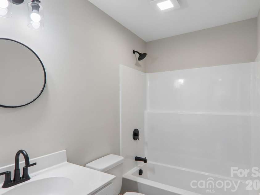 16 Escondido Drive, Asheville, NC 28806.  MLS# CAR4427827, YatesRealty ID 54997. 