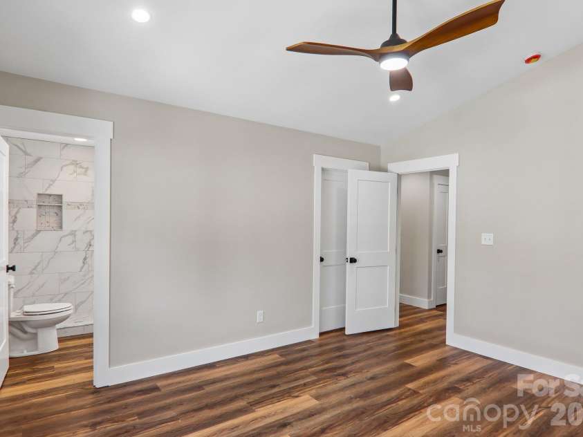 16 Escondido Drive, Asheville, NC 28806.  MLS# CAR4427827, YatesRealty ID 54997. 