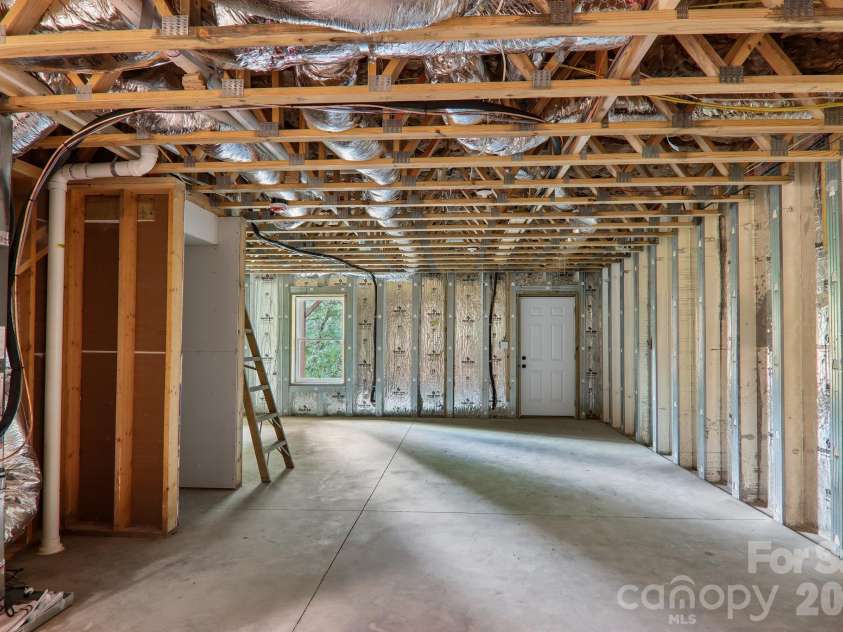 16 Escondido Drive, Asheville, NC 28806.  MLS# CAR4427827, YatesRealty ID 54997. 
