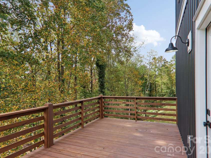 16 Escondido Drive, Asheville, NC 28806.  MLS# CAR4427827, YatesRealty ID 54997. 