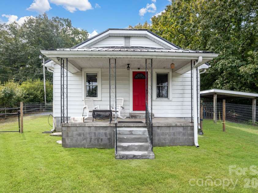 585 Eastview Road, Salisbury, NC 28146.  MLS# CAR4430444, YatesRealty ID 54998. 