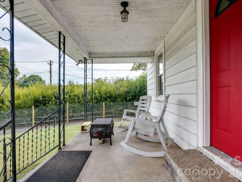 585 Eastview Road, Salisbury, NC 28146.  MLS# CAR4430444, YatesRealty ID 54998. 