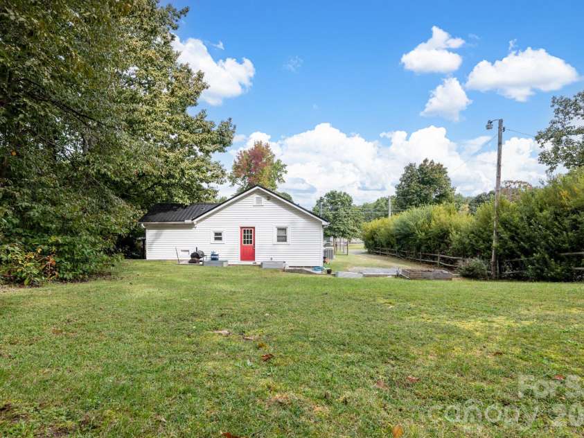 585 Eastview Road, Salisbury, NC 28146.  MLS# CAR4430444, YatesRealty ID 54998. 