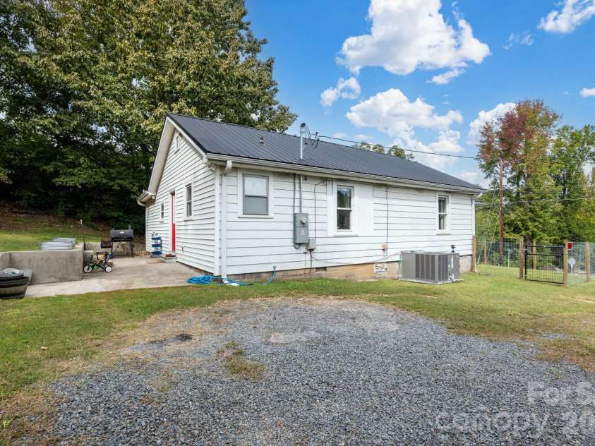 585 Eastview Road, Salisbury, NC 28146.  MLS# CAR4430444, YatesRealty ID 54998. 