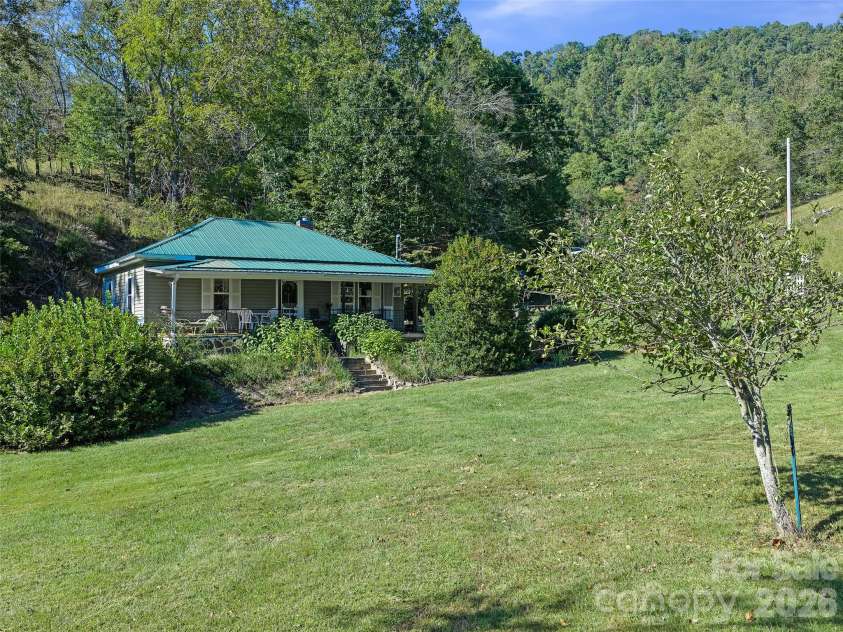 163 Cub Howell Road, Bakersville, NC 28705.  MLS# CAR4431872, YatesRealty ID 54999. 