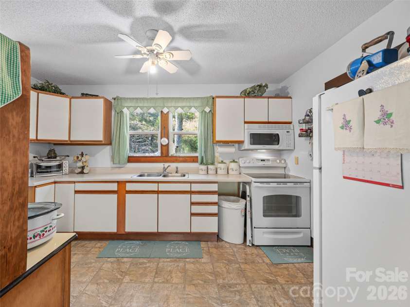 163 Cub Howell Road, Bakersville, NC 28705.  MLS# CAR4431872, YatesRealty ID 54999. 