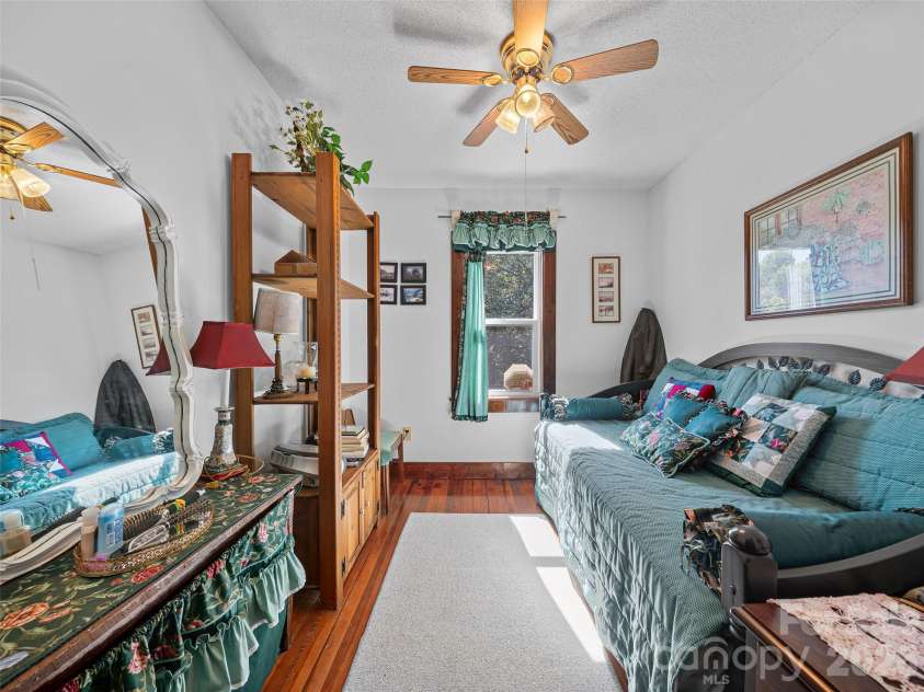 163 Cub Howell Road, Bakersville, NC 28705.  MLS# CAR4431872, YatesRealty ID 54999. 
