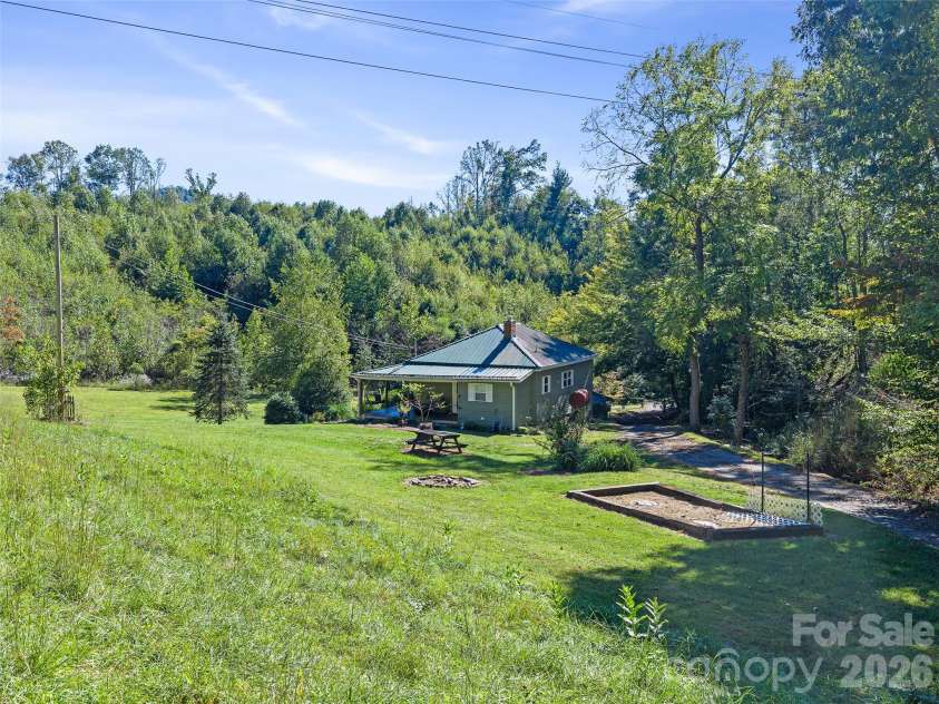 163 Cub Howell Road, Bakersville, NC 28705.  MLS# CAR4431872, YatesRealty ID 54999. 
