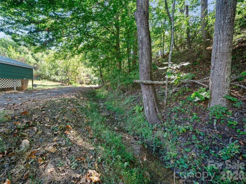 163 Cub Howell Road, Bakersville, NC 28705.  MLS# CAR4431872, YatesRealty ID 54999. 