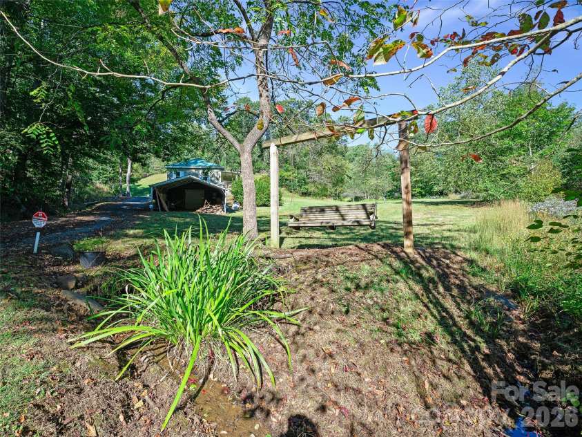 163 Cub Howell Road, Bakersville, NC 28705.  MLS# CAR4431872, YatesRealty ID 54999. 