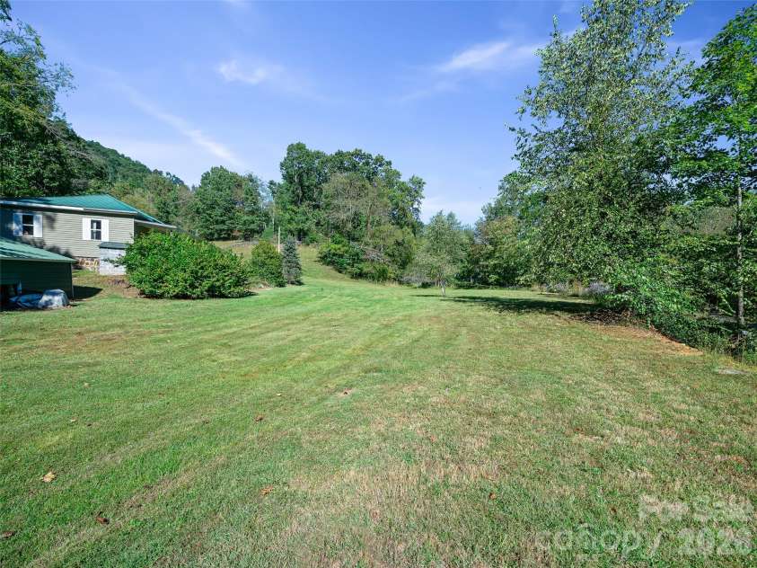 163 Cub Howell Road, Bakersville, NC 28705.  MLS# CAR4431872, YatesRealty ID 54999. 