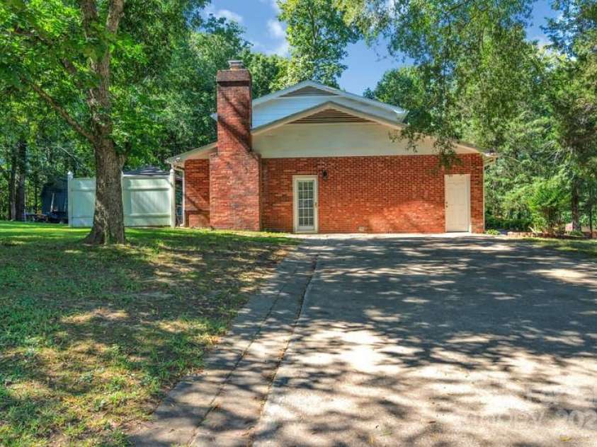 201 Bayberry Drive, Salisbury, NC 28147.  MLS# CAR4298918, YatesRealty ID 55. Corner home No HOA