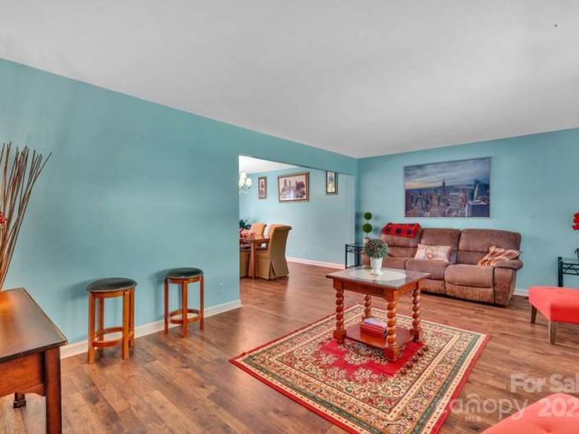 201 Bayberry Drive, Salisbury, NC 28147.  MLS# CAR4298918, YatesRealty ID 55. Large LR