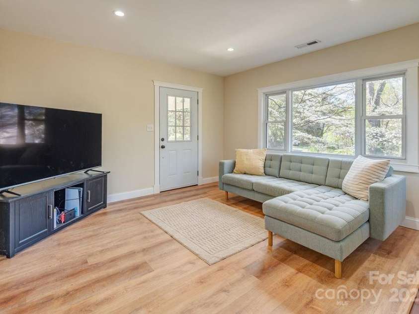 192 Forest Hill Drive, Asheville, NC 28803.  MLS# CAR4241439, YatesRealty ID 5500. 