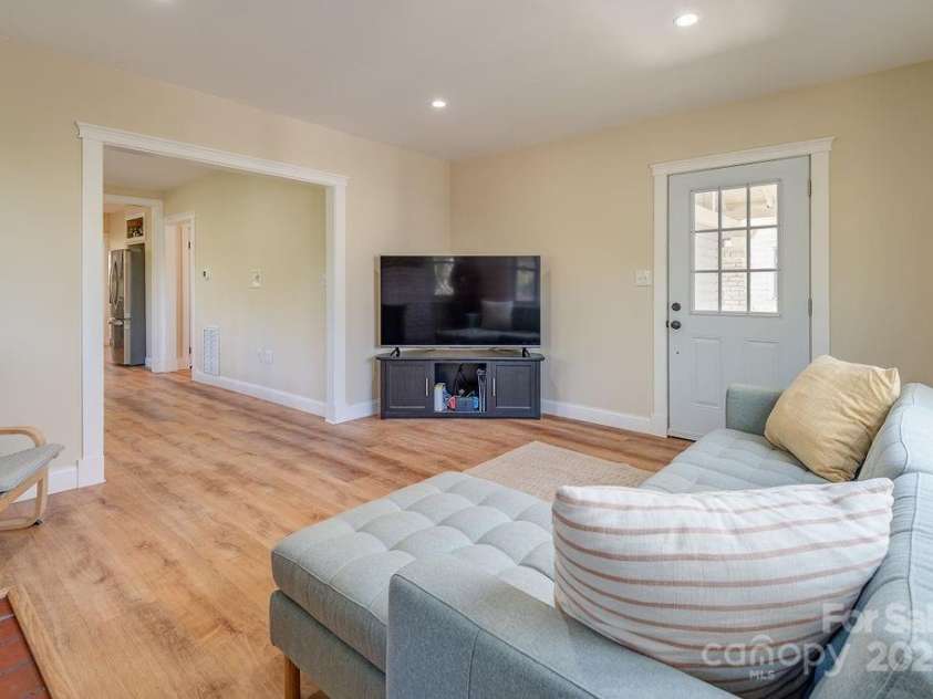 192 Forest Hill Drive, Asheville, NC 28803.  MLS# CAR4241439, YatesRealty ID 5500. 