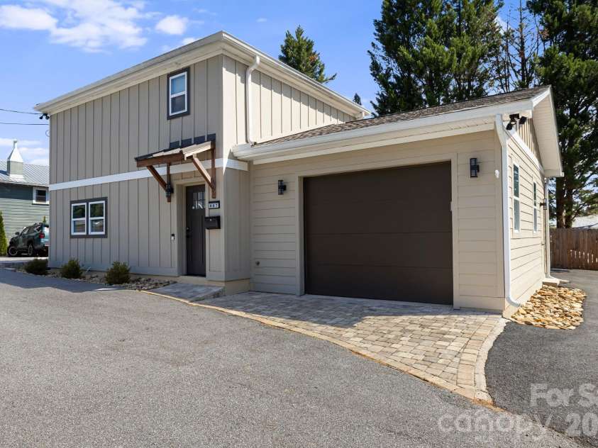 607 Kanuga Road, Hendersonville, NC 28739.  MLS# CAR4431677, YatesRealty ID 55003. 