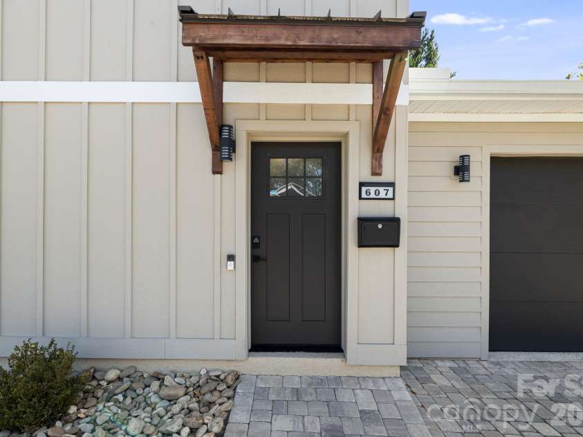 607 Kanuga Road, Hendersonville, NC 28739.  MLS# CAR4431677, YatesRealty ID 55003. 