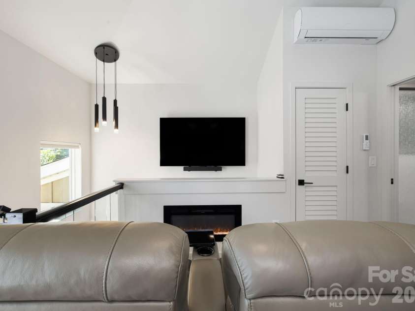 607 Kanuga Road, Hendersonville, NC 28739.  MLS# CAR4431677, YatesRealty ID 55003. 