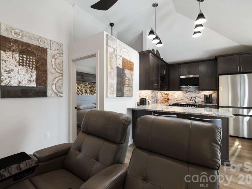607 Kanuga Road, Hendersonville, NC 28739.  MLS# CAR4431677, YatesRealty ID 55003. 