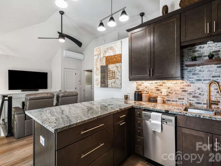 607 Kanuga Road, Hendersonville, NC 28739.  MLS# CAR4431677, YatesRealty ID 55003. 
