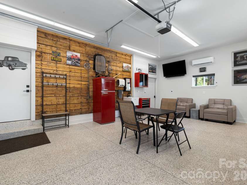 607 Kanuga Road, Hendersonville, NC 28739.  MLS# CAR4431677, YatesRealty ID 55003. 