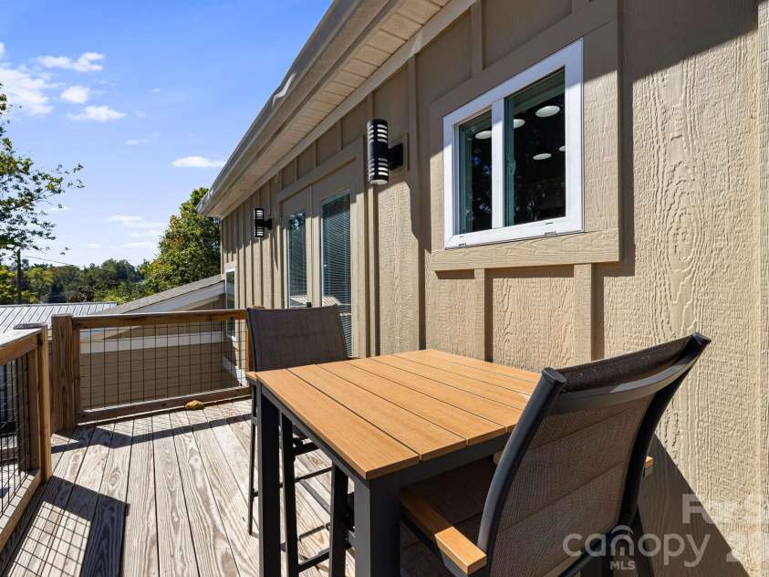 607 Kanuga Road, Hendersonville, NC 28739.  MLS# CAR4431677, YatesRealty ID 55003. 