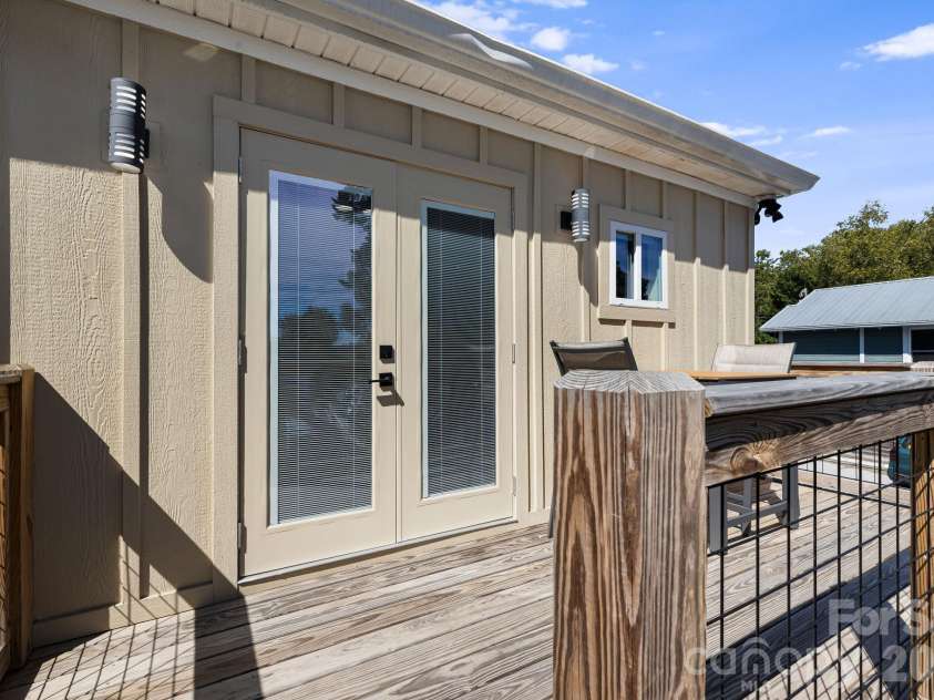 607 Kanuga Road, Hendersonville, NC 28739.  MLS# CAR4431677, YatesRealty ID 55003. 