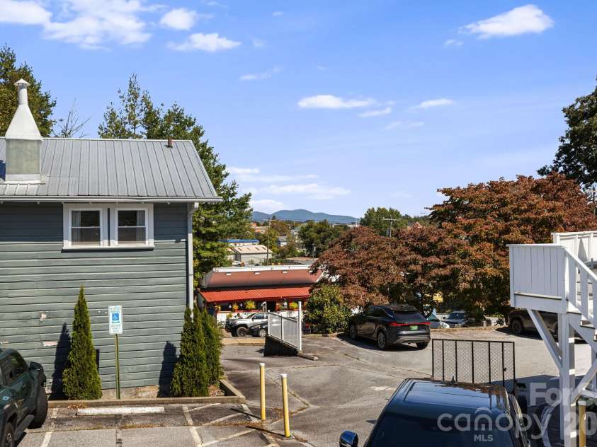 607 Kanuga Road, Hendersonville, NC 28739.  MLS# CAR4431677, YatesRealty ID 55003. 