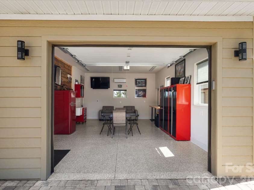 607 Kanuga Road, Hendersonville, NC 28739.  MLS# CAR4431677, YatesRealty ID 55003. 