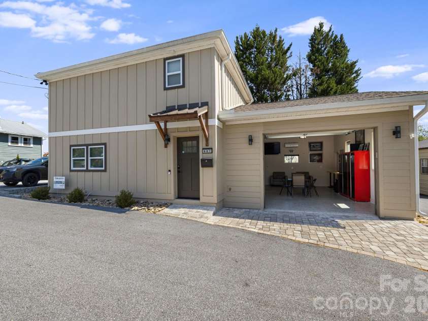 607 Kanuga Road, Hendersonville, NC 28739.  MLS# CAR4431677, YatesRealty ID 55003. 