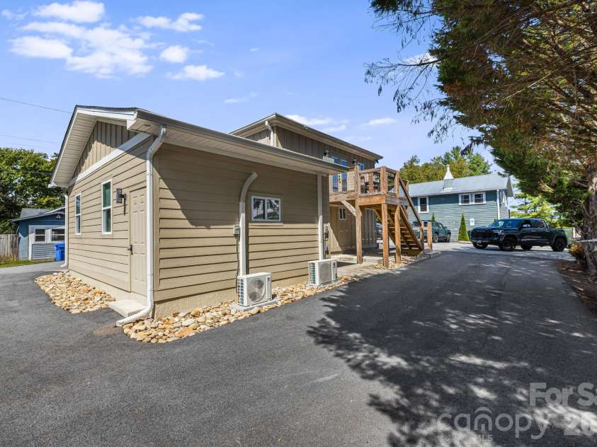 607 Kanuga Road, Hendersonville, NC 28739.  MLS# CAR4431677, YatesRealty ID 55003. 