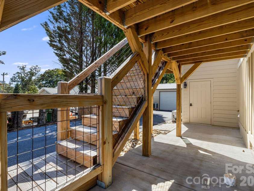 607 Kanuga Road, Hendersonville, NC 28739.  MLS# CAR4431677, YatesRealty ID 55003. 