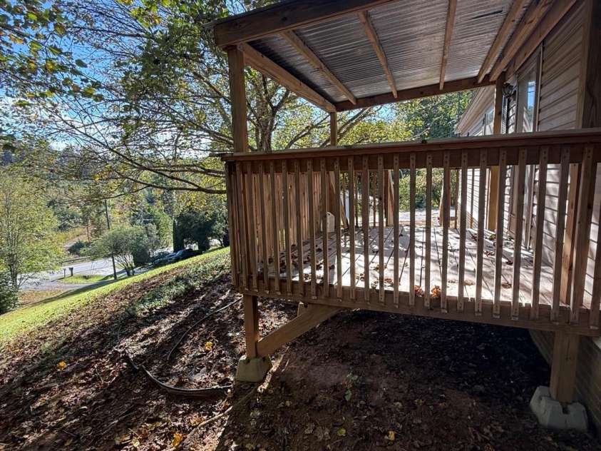 1516 Abington Road, Lenoir, NC 28645.  MLS# CAR4431799, YatesRealty ID 55004. Front Porch