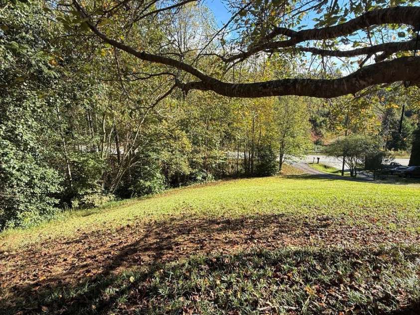 1516 Abington Road, Lenoir, NC 28645.  MLS# CAR4431799, YatesRealty ID 55004. Front Yard