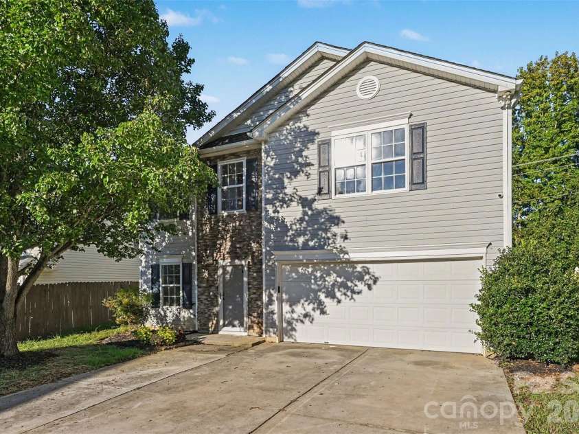 2920 Teton Drive, Gastonia, NC 28054.  MLS# CAR4431896, YatesRealty ID 55005. 