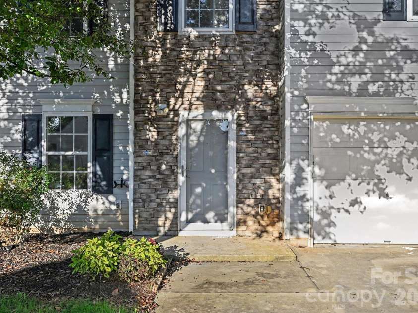 2920 Teton Drive, Gastonia, NC 28054.  MLS# CAR4431896, YatesRealty ID 55005. 
