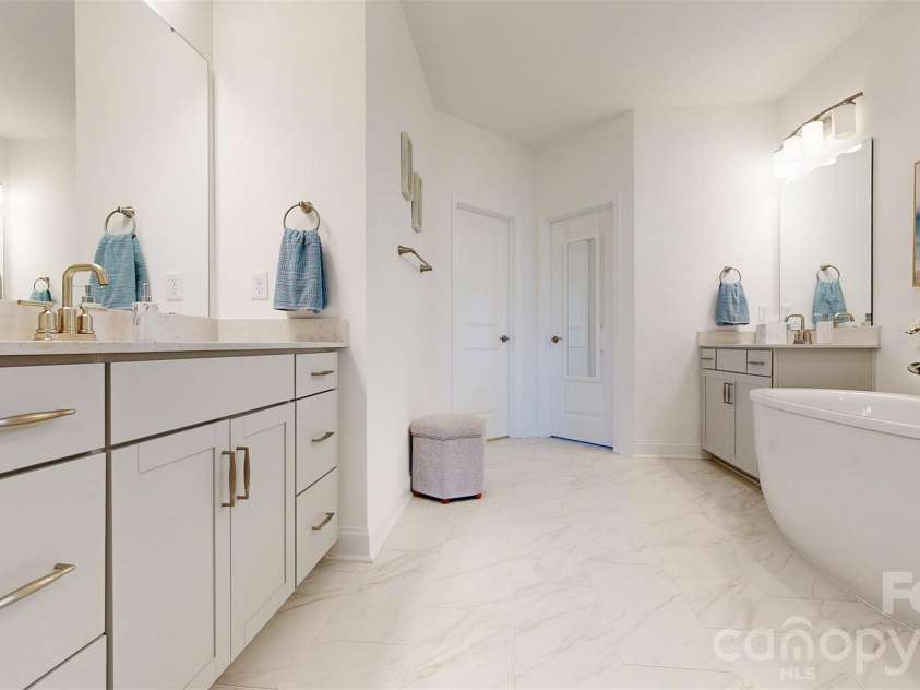 2023 Waxhaw Crossing Drive, Waxhaw, NC 28173.  MLS# CAR4431578, YatesRealty ID 55006. 