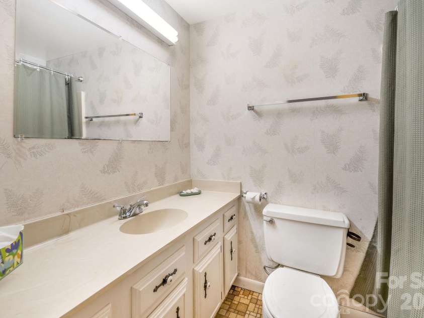 74 Lanzi Ledge Road, Leicester, NC 28748.  MLS# CAR4423050, YatesRealty ID 55008. Full bathroom on Main Level