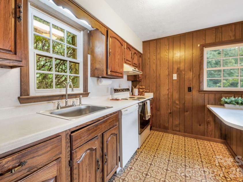 74 Lanzi Ledge Road, Leicester, NC 28748.  MLS# CAR4423050, YatesRealty ID 55008. Kitchen w/ Vintage Vibes