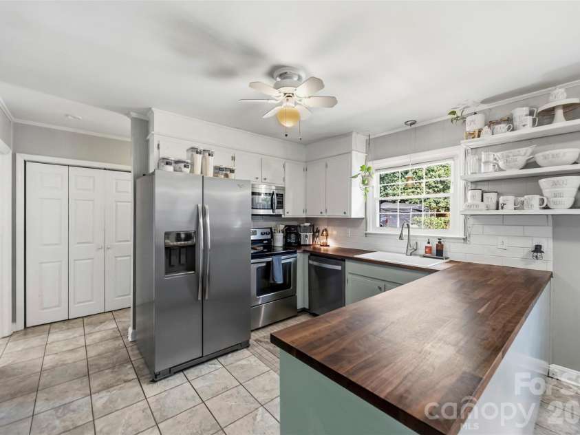 1216 Queensgate Street, Gastonia, NC 28054.  MLS# CAR4431843, YatesRealty ID 55013. 