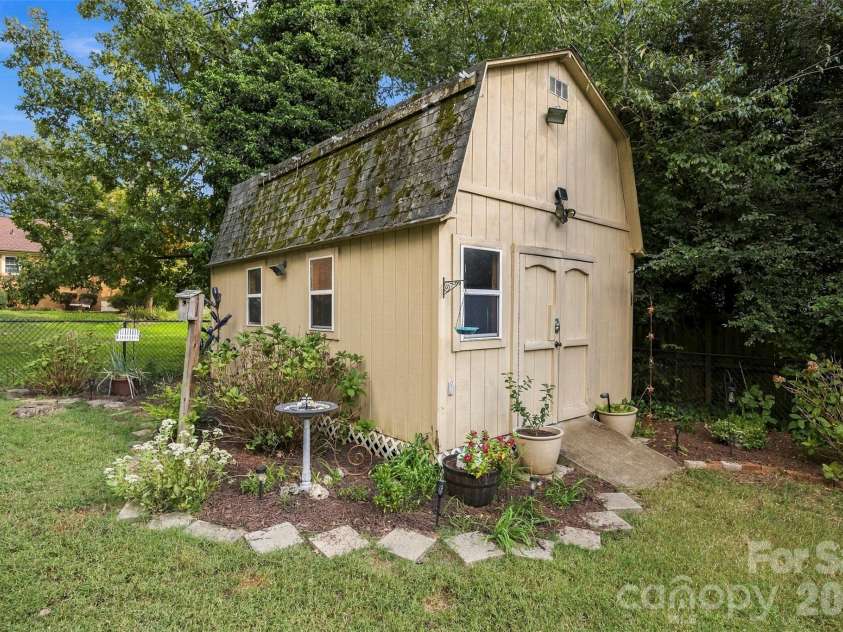 1216 Queensgate Street, Gastonia, NC 28054.  MLS# CAR4431843, YatesRealty ID 55013. 