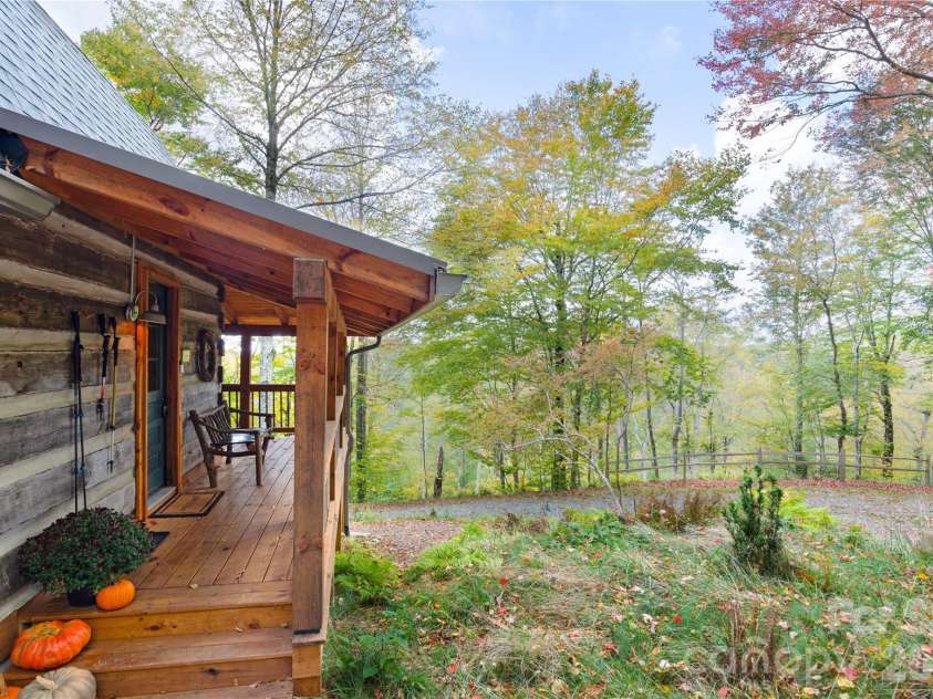 963 El Miner Drive, Mars Hill, NC 28754.  MLS# CAR4427405, YatesRealty ID 55020. 