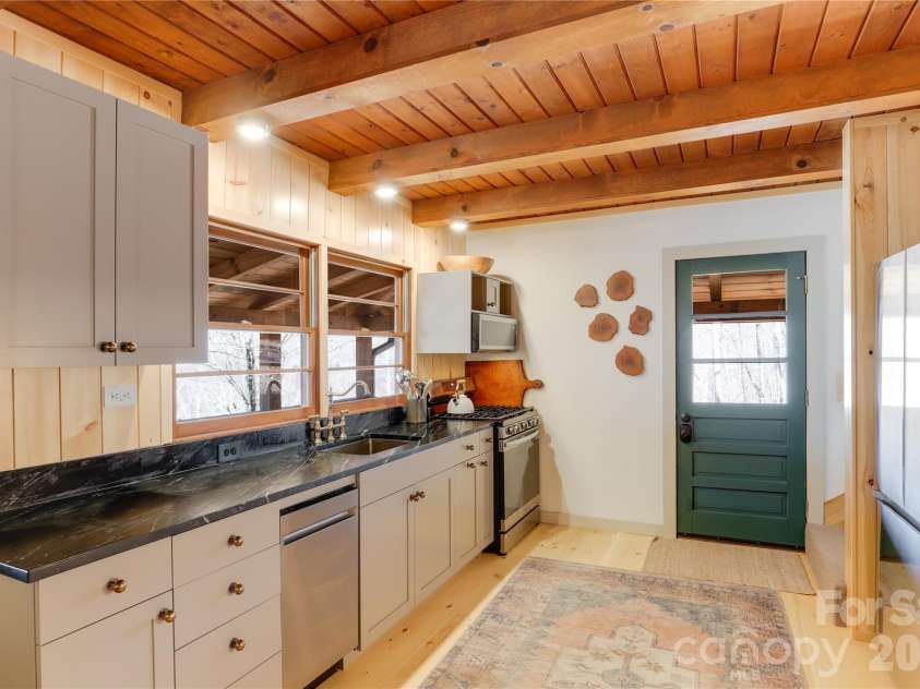 963 El Miner Drive, Mars Hill, NC 28754.  MLS# CAR4427405, YatesRealty ID 55020. 