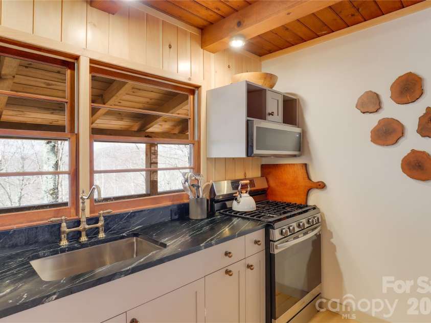 963 El Miner Drive, Mars Hill, NC 28754.  MLS# CAR4427405, YatesRealty ID 55020. 