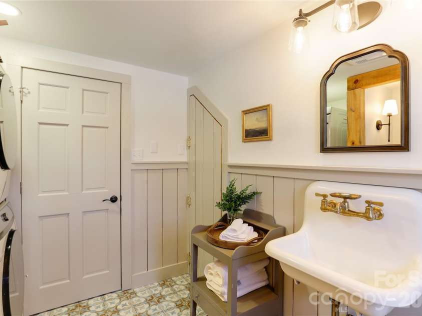 963 El Miner Drive, Mars Hill, NC 28754.  MLS# CAR4427405, YatesRealty ID 55020. 